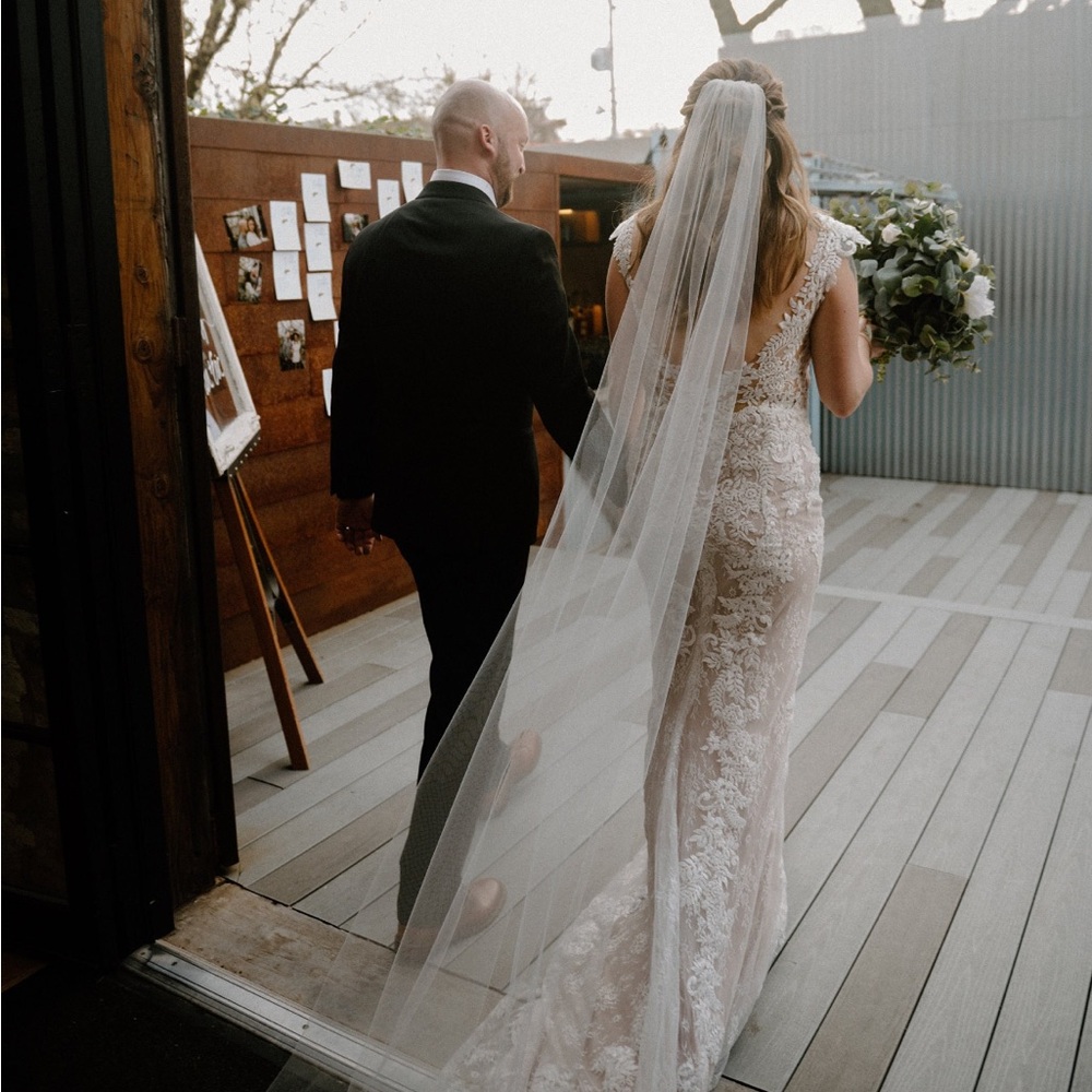 Light ivory veil, 72” floor length